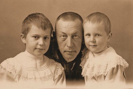 «Он на рояле играет себя…»