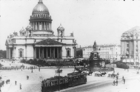 «Исаакия летящая громада…»