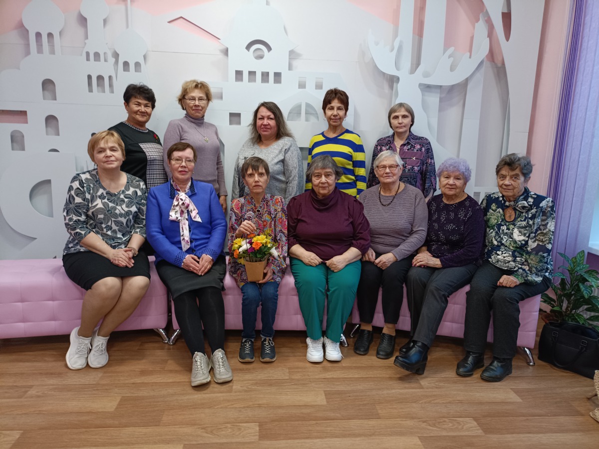 Чтобы люди поверили в добрые сказки…